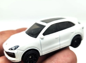 ماشین فلزی Matchbox مدل Porsche Cayenne Turbo