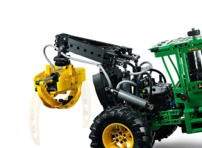 لگو Technic مدل John Deere 948L-II Skidder 42157