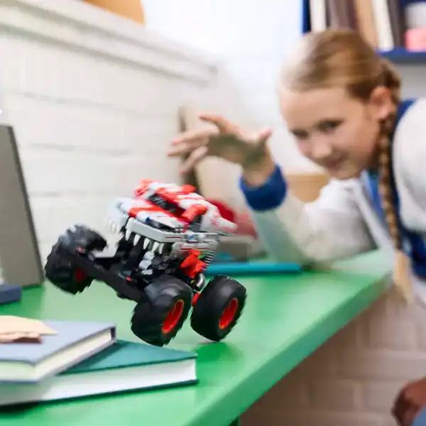 لگو تکنیک مدل 42200 تاندرروراس عقبکش مانستر جم 6