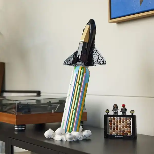 لگو آیکونز مدل 10391 بر فراز ماه با فارل ویلیامز برای دکور و نمایش