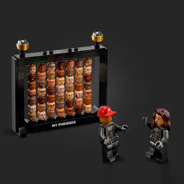 سر مینی فیگورهای لگو آیکونز مدل 10391 بر فراز ماه با فارل ویلیامز