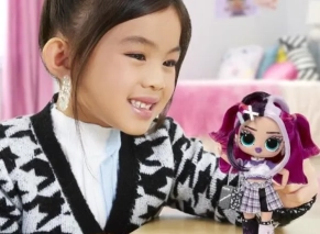 جنی راکس دختر عروسکی خواننده