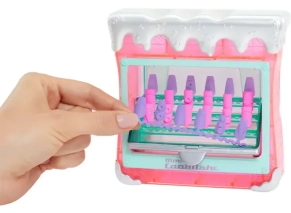 استند و میز طرحی ناخن عروسک LOL Surprise سری OMG مدل Candylicious Sprinkles Shop