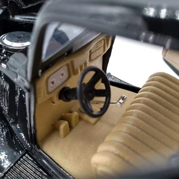 قابلیت باز شدن در، صندوق عقب و کاپوت ماکت ماشین فلزی موتورمکس Motormax مدل 1:24 1934 Ford Coupe