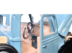 عکس داخل کابین ماکت ماشین فلزی موتور مکس Motormax مدل 1:24 1942-47 Ford Jailbar Pickup