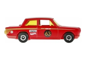 ماکت هات ویلز Lotus Cortina کد JJJ34 از سری HW Euro با طراحی کلاسیک بریتانیایی، بدنه سدان مسابقه‌ای دهه 60 میلادی، جزئیات الهام‌گرفته از موتوراسپرت تاریخی و استایل نوستالژیک. این مدل در مقیاس 1:64 تولید شده و یکی از محبوب‌ترین خودروهای کلاسیک اروپایی برای کلکسیونرهای هات ویلز محسوب می‌شود.