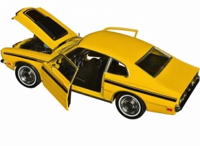 درهای باز شده ماکت ماشین فلزی موتورمکس Motormax مدل 1:24 1971 Mercury Comet GT زرد