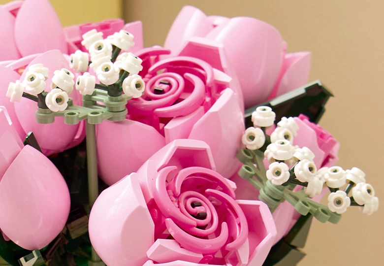 عکس لگو گل رز صورتی تازه گل های عروس LEGO Botanicals Bouquet Of Pink Roses