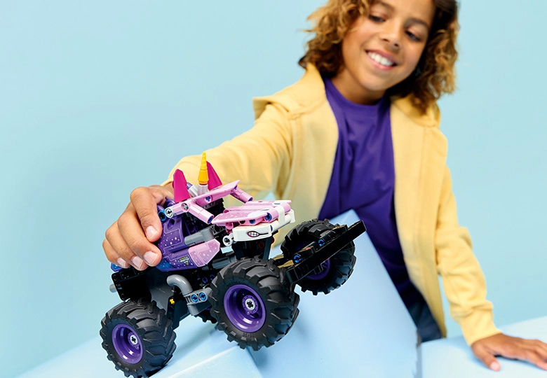 عکس بدلکاری LEGO Technic Monster Jam Sparkle Smash Pull-Back 42220