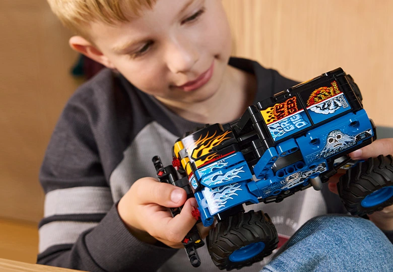 عکس یخ و آتش LEGO Technic Monster Jam Grave Digger Fire and Ice 42219