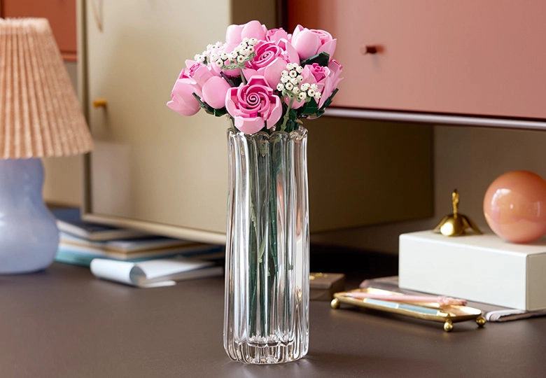 عکس دکوری منزل LEGO Botanicals Bouquet Of Pink Roses