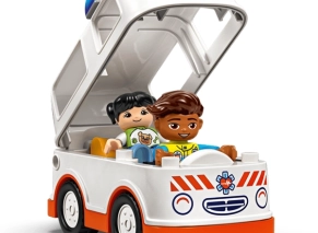 قیمت LEGO DUPLO Ambulance & Driver 10447