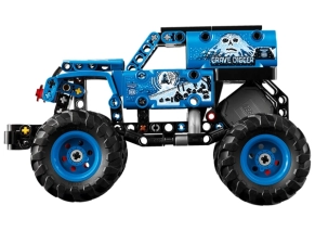 نمای نزدیک چرخ های بزرگ لگو Grave Digger Fire and Ice