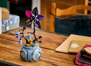 شخصیت سالی و گربه سیاه در ست لگو Disney Sally’s Flowerpot 43288