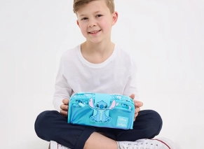 جنس و بدنه پلیاستر جامدادی دو زیپ اسمیگل Smiggle طرح Stitch