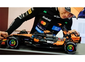 لگو تکنیک McLaren MCL39 برای نمایش
