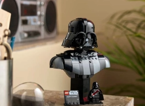 نمای روبهروی مجسمه دارت ویدر LEGO